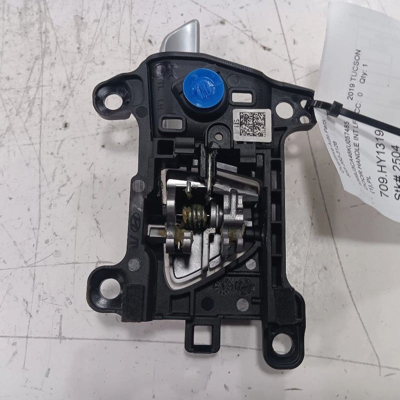 Hyundai Tucson Door Handle Left Driver Front Interior Inside  2019 2020 2021