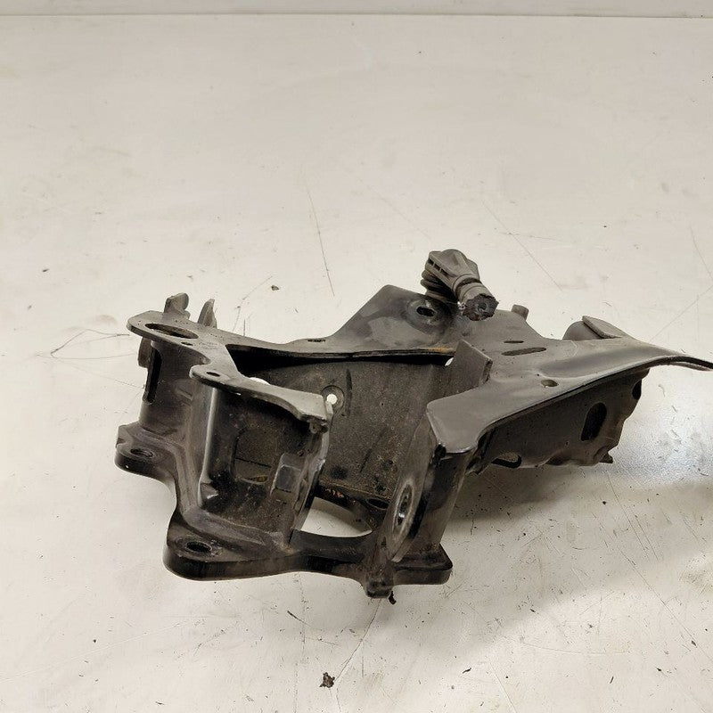 Passenger Right Rear Knuckle Trailing Hub FWD Fits 20-25 Ford Escape