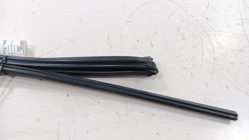 Mazda 3 Door Glass Window Seal Rubber Right Passenger Rear Back 2010 2