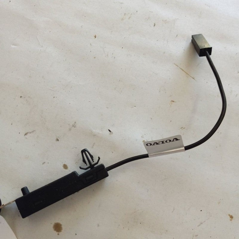 Volvo S60 Passenger Right Rear Antenna Noise Suppressor Filter {314098