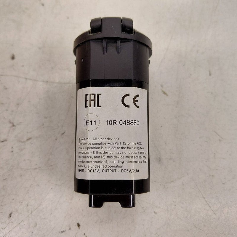Hyundai Santa Fe USB Charging Port {96125S1500} 2019 2020