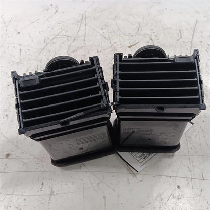 Nissan LEAF Dash Air Vent Center Middle  2013 2014 2015 2016 2017