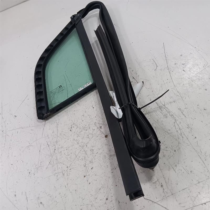 Buick Encore Door Glass Window Seal Rubber Right Passenger Front  2018 2019 2020