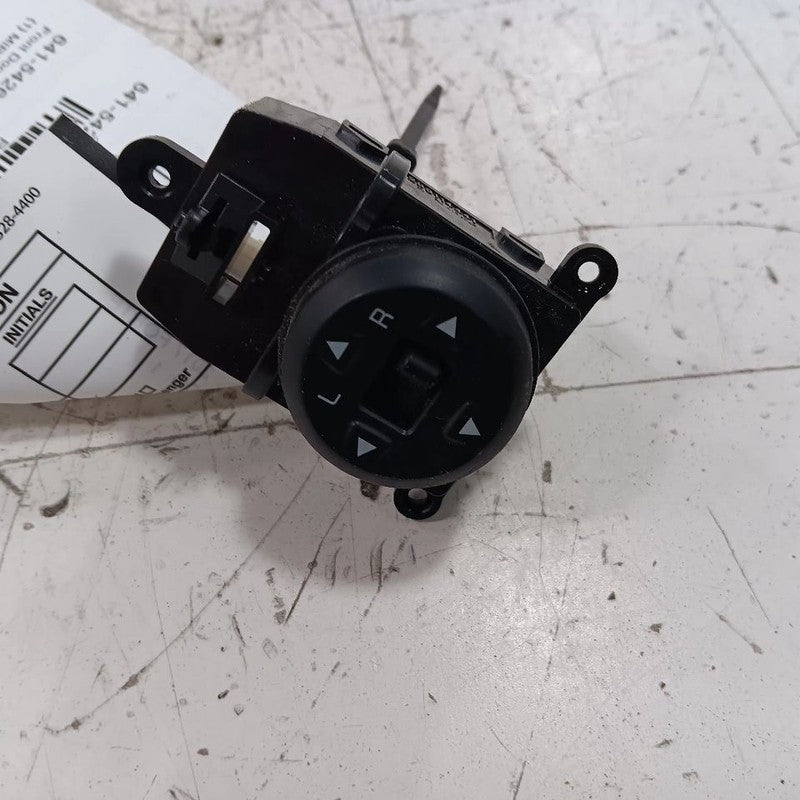 Driver's Front Door Mirror Switch Fits 14-18 Kia Forte OEM