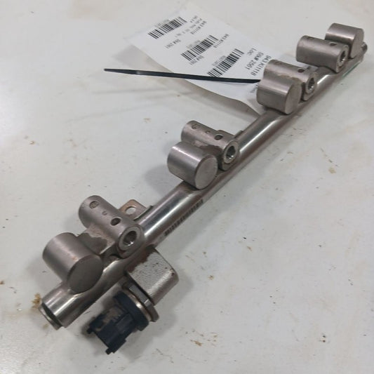 Kia Sorento Fuel Rail Injection Injector Mount Bar  2.4 2018 2017 2016