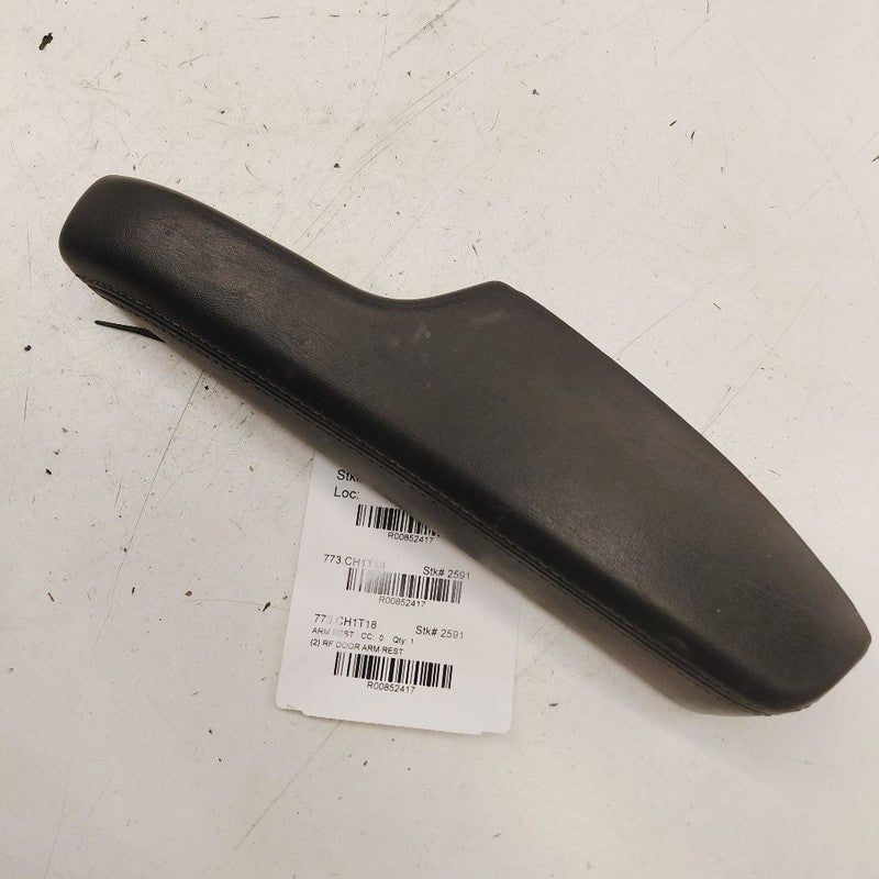 Chrysler 300 Passenger Right Front Door Arm Rest  2017 2018 2019