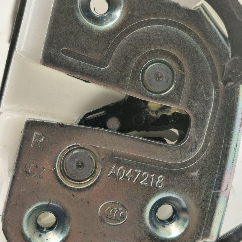 Mitsubishi Outlander   Door Latch Lock Right Passenger Front  2018 201