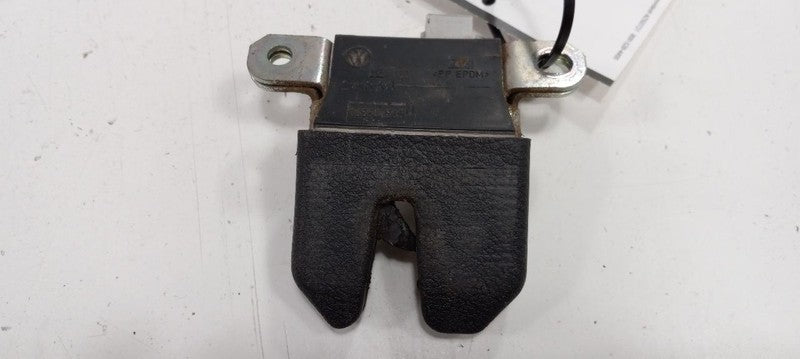 Volkswagen Jetta Trunk Latch 2003 2002 2001 2000 OEM