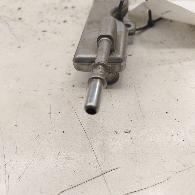 Nissan Versa Fuel Rail Injection Injector Mount Bar  1.6 2019 2018 201