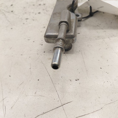 Nissan Versa Fuel Rail Injection Injector Mount Bar  1.6 2019 2018 201