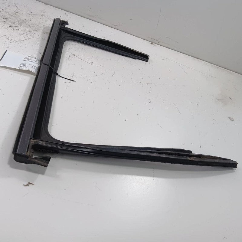 Jeep Compass Door Glass Window Seal Rubber Left Rear Back 2017 2018 20