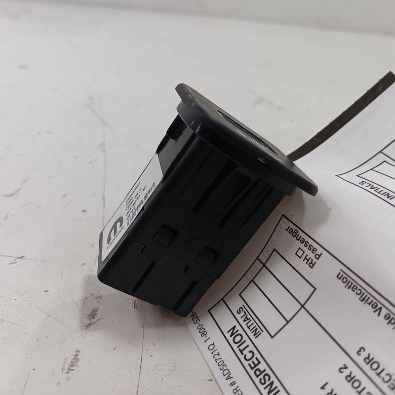FIAT 500 USB Plug In Hub Port  2017 2016 OEM