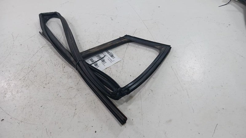 Kia Forte Door Glass Window Seal Rubber Left Rear Back  2014 2015 2016 20