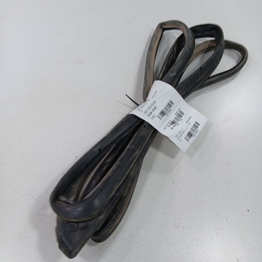 Toyota Yaris On Door Seal Rubber Right Passenger Front  2020 2019 2018 2017 2016