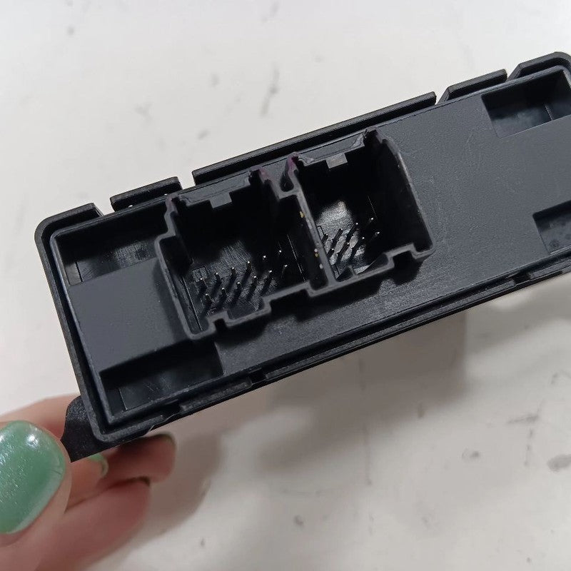 Jeep Compass Gateway Control Module { 68512086AA } 2018 2019 2020 2021