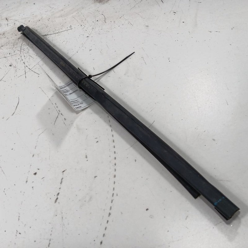 Kia Sportage Left Rear Weather Strip Interior  2022 2021 2020 2019 201