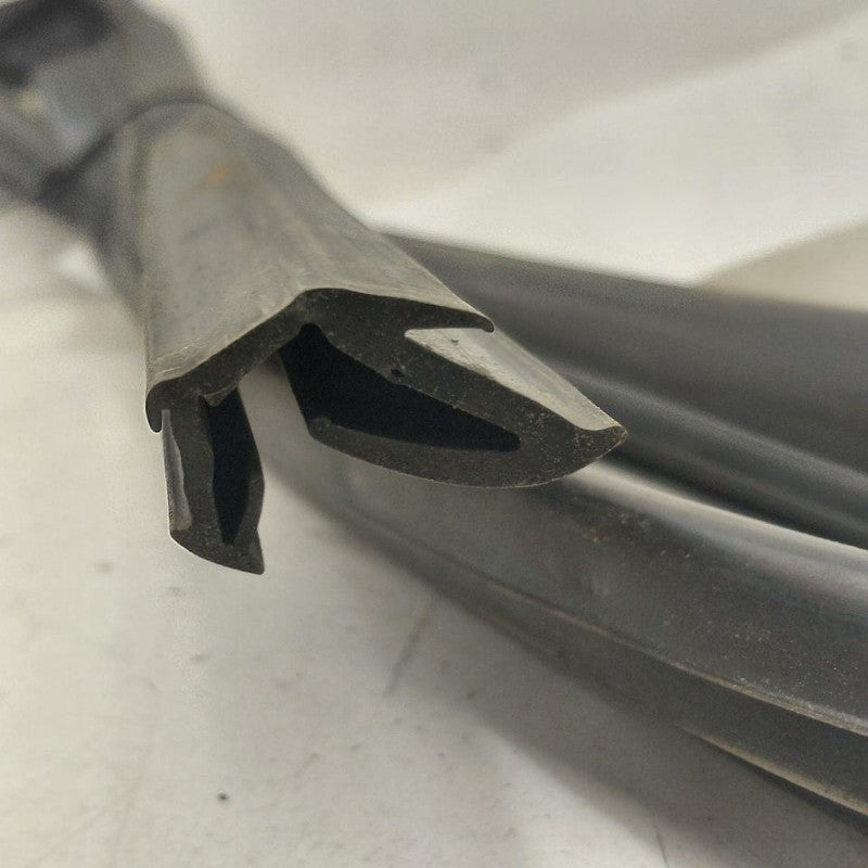 Hyundai Veloster Door Glass Window Seal Rubber Right Passenger Rear Ba