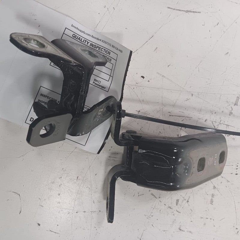 Chevy Trailblazer Door Hinge Set Right Rear Passenger  2021 2022 2023 