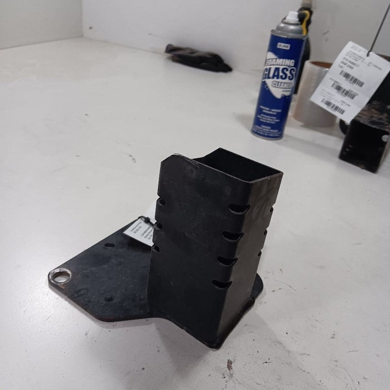Jeep Cherokee Lower Front Bumper Mount Bracket Right Passenger Side  2