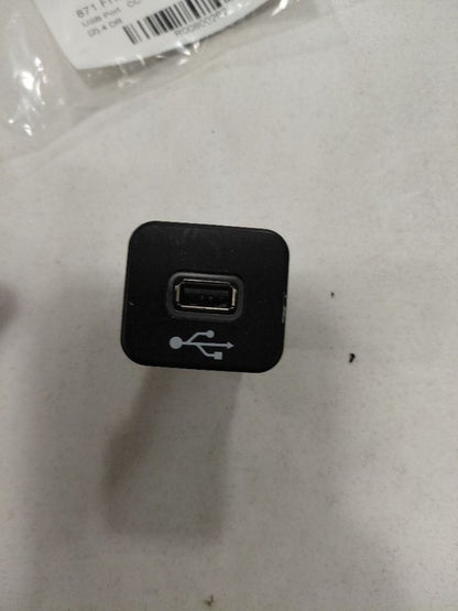 Fiat 500 USB Plug In Hub Port  2016 2017 2018 OEM