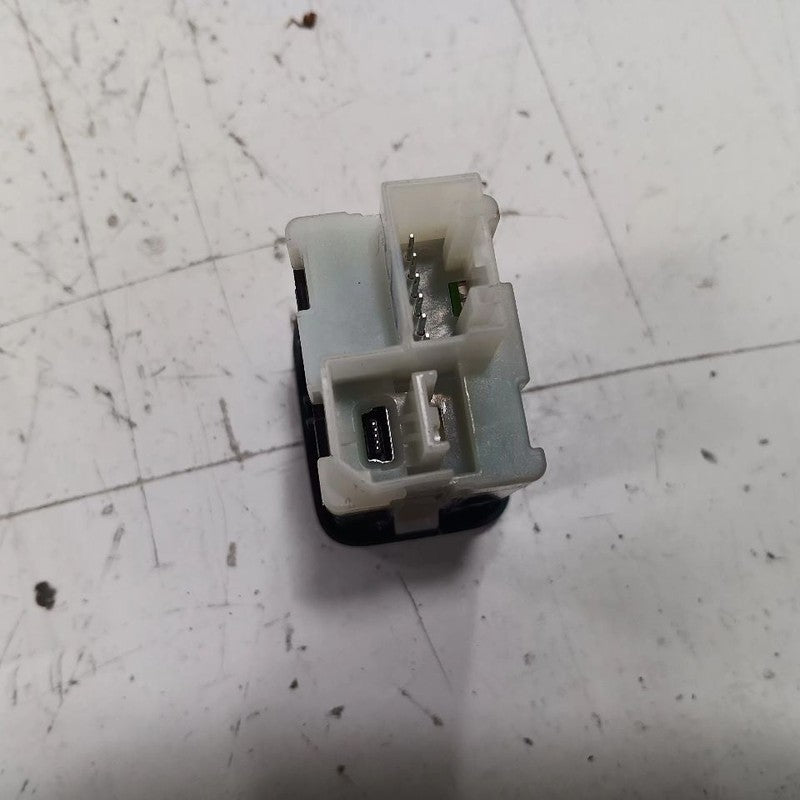 Buick Encore USB Plug In Hub Port  2018 2019 2020