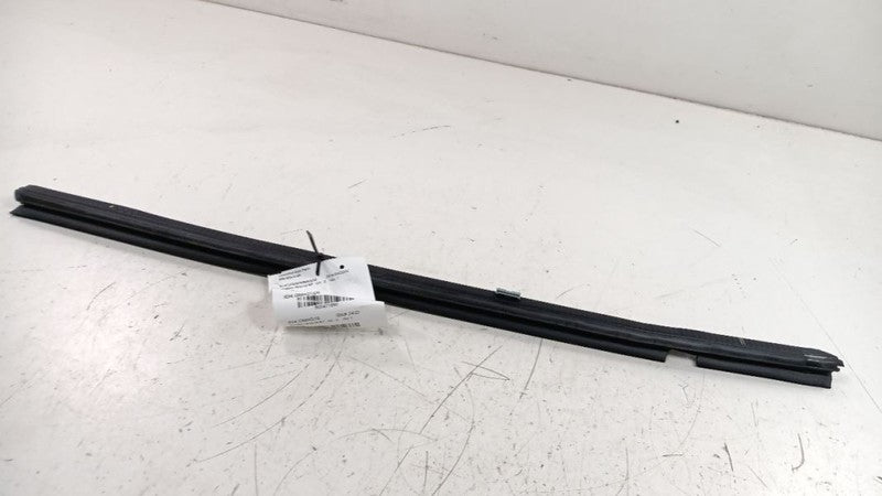 Buick Encore Passenger Right Front Weather Strip Interior 2016 2017 20