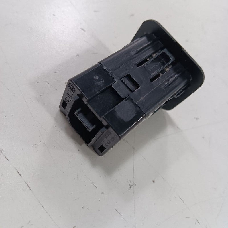 Fiat 500 USB Plug In Hub Port  2016 2017 OEM