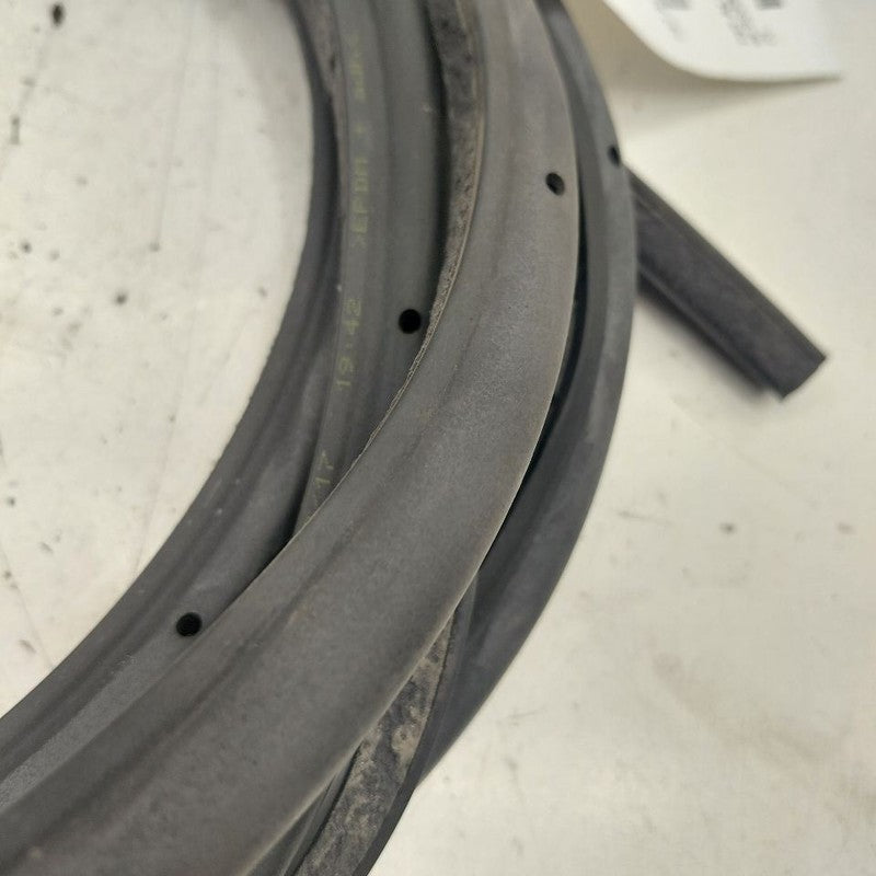 Alfa Romeo Stelvio On Door Seal Rubber Right Passenger Front 2018 2019