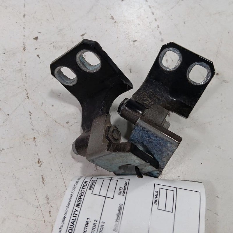 Jeep Renegade Door Hinge Set Left Driver Rear   2021 2020 2019 OEM