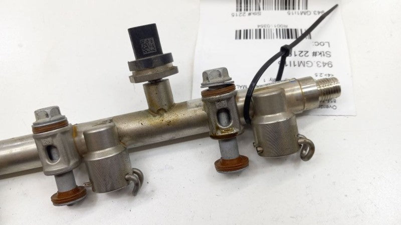Chevy Malibu Fuel Rail Injection Injector Mount Bar 2014 2015 2016 2017 2018
