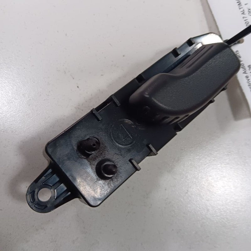 Nissan Altima Seat Switch Right Passenger Power Seat Control  2017 201