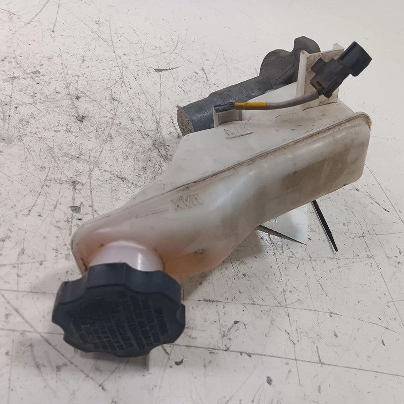 Brake Master Cylinder 16-21 Hyundai Tucson  OEM