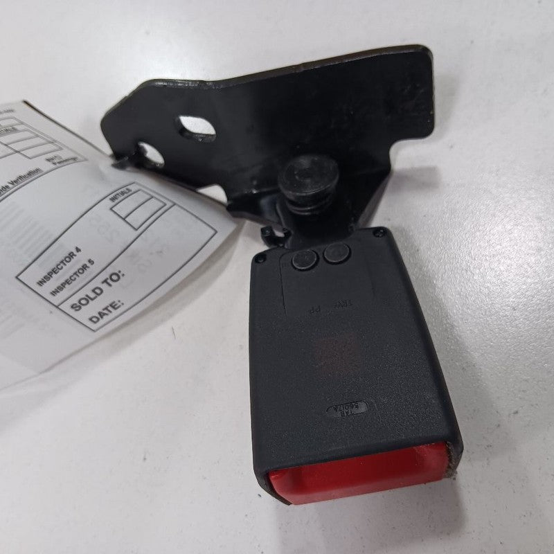 Jeep Renegade Center Rear Back Seat Belt Buckle Latch  2017 2018 2019 2020