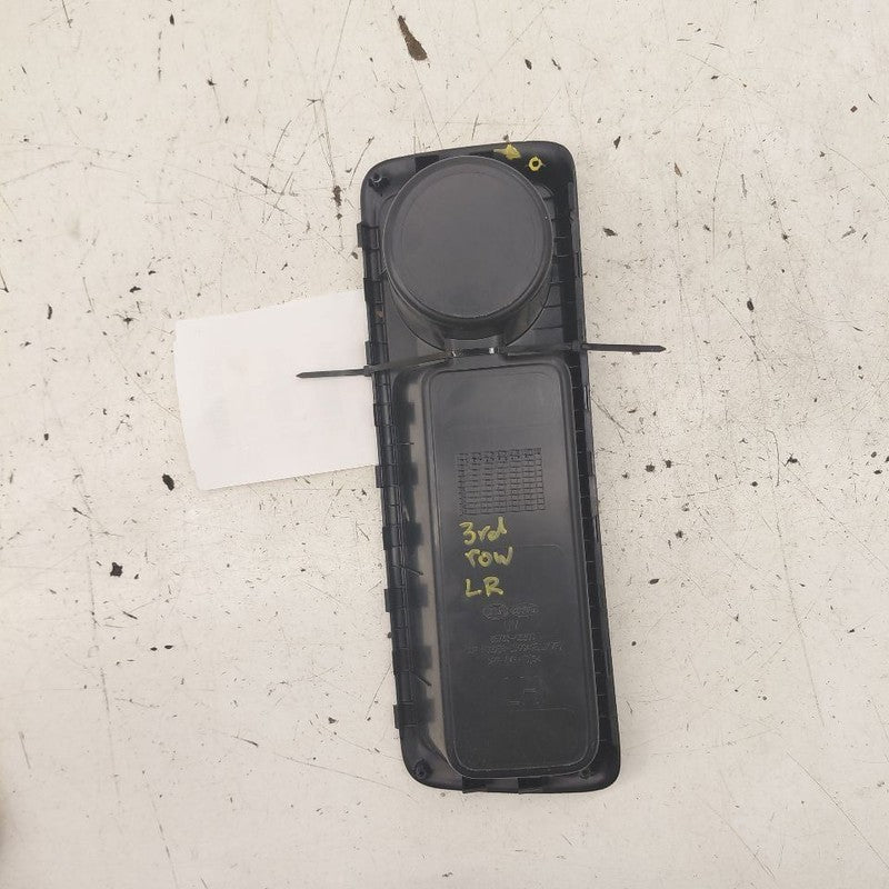 Kia Sorento Third Row Left Rear Cup Holder Broken Mount  2018 2017 201