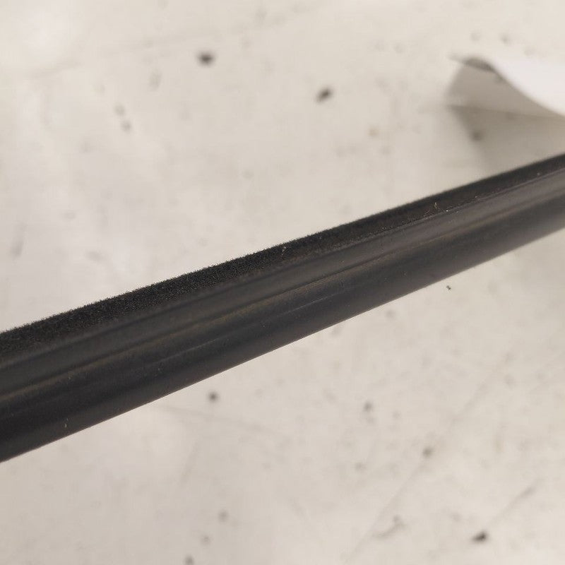 Mitsubishi Outlander Door Glass Window Weather Strip Front Right Passe