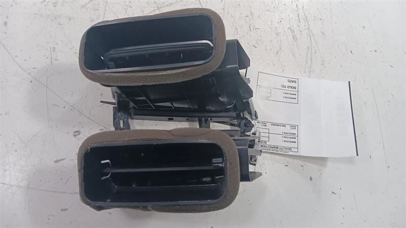 Chrysler 200 Dash Air Vent Center Middle  2015 2016 2017 OEM