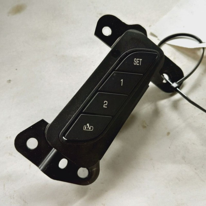 Buick Encore GX Seat Memory Switch {6446A10290042} 2020 2021 2022 2023