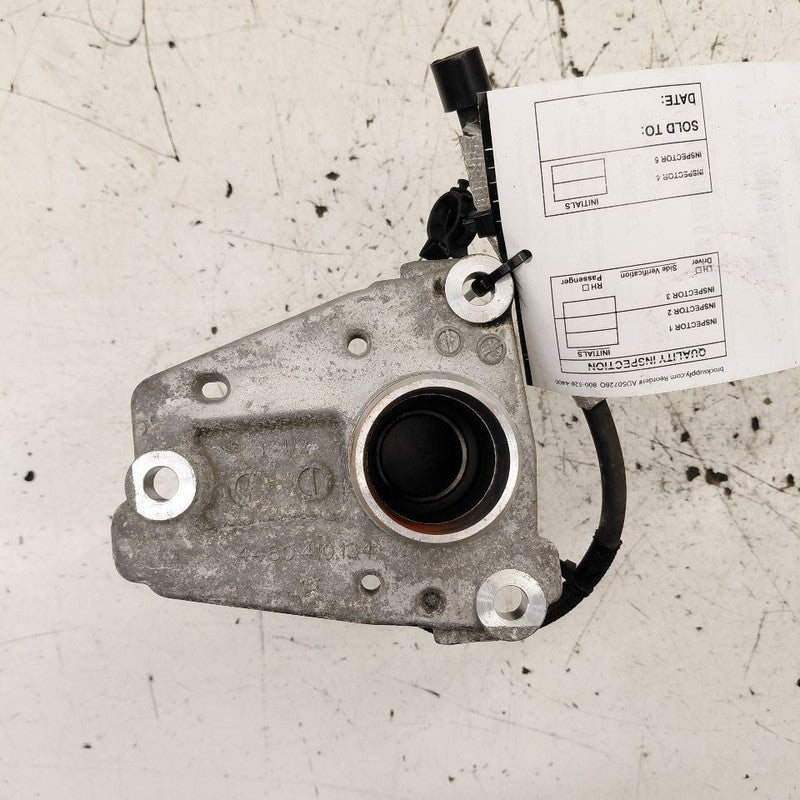 Cadillac CT6 Left Front Axle Shaft Differential Mount {84056149} 2018 