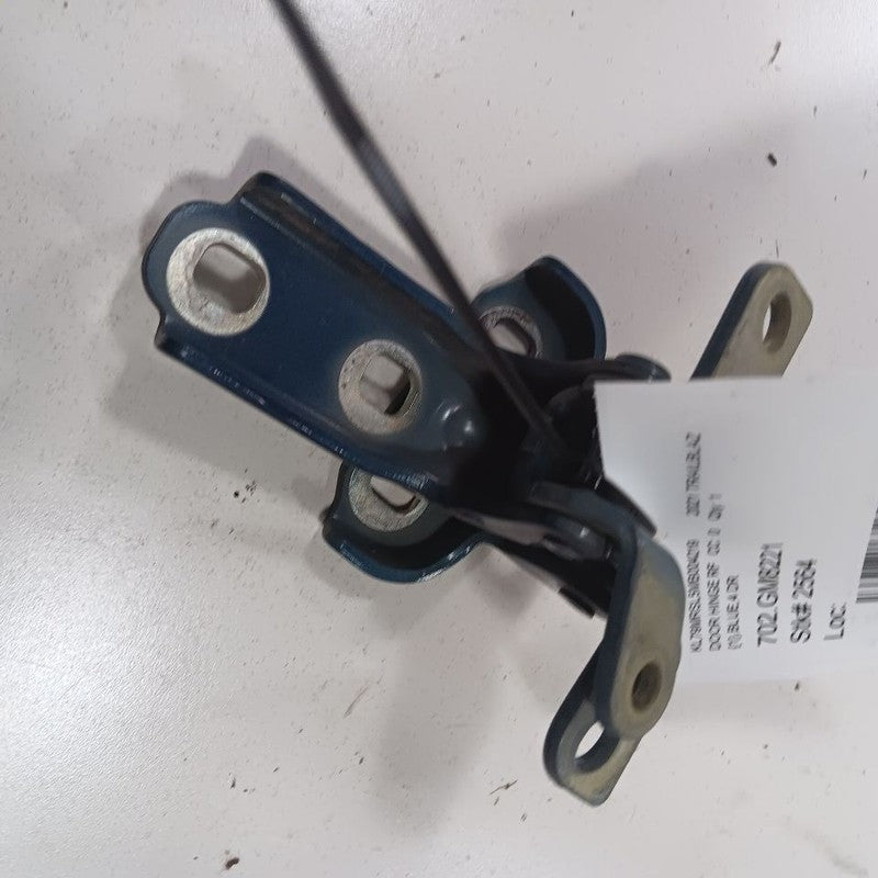 Chevy Trailblazer Door Hinge Set Right Front Passenger  2021 2022 2023