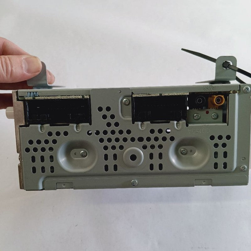 Audio Equipment Radio Receiver AM-FM-CD-MP3 Single Disc 15-18 Ford Edg