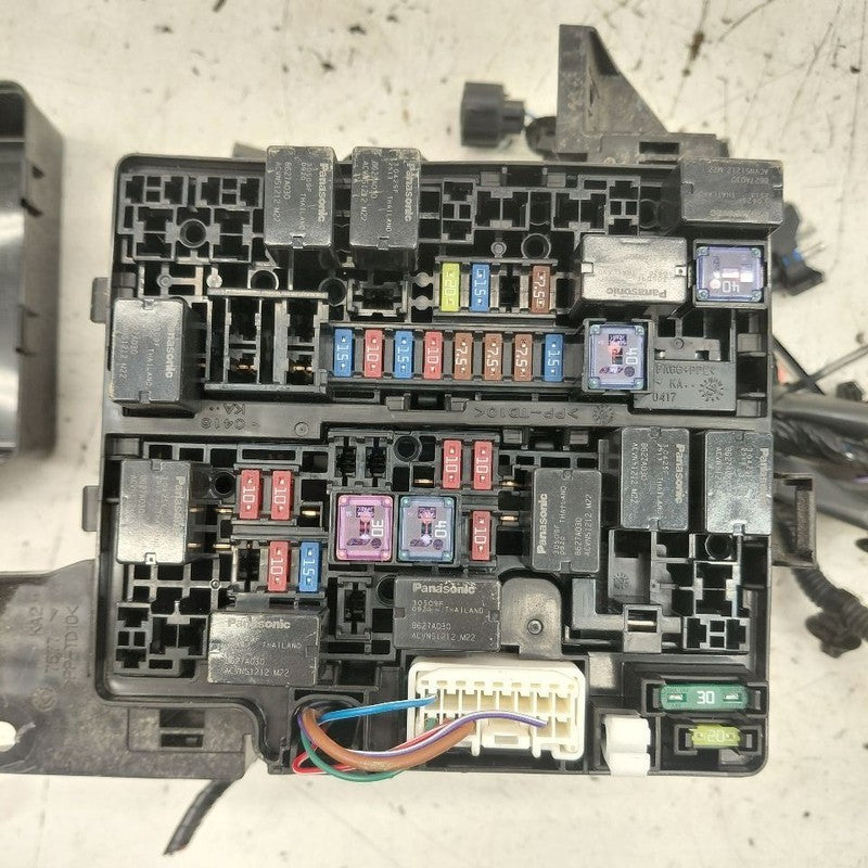 Rear Engine Fuse Box Fits 14-15 17-24 Mitsubishi Mirage