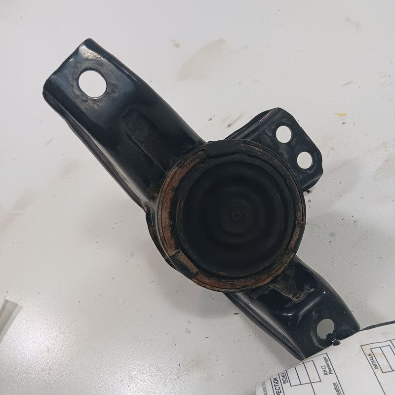 Kia Sorento Engine Motor Mount Right Passenger  2.4 2018 2017 2016 OEM