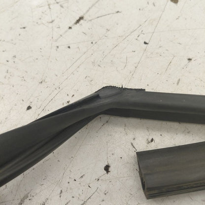 Hyundai Kona Door Glass Window Seal Rubber Left Driver Front  2021 202