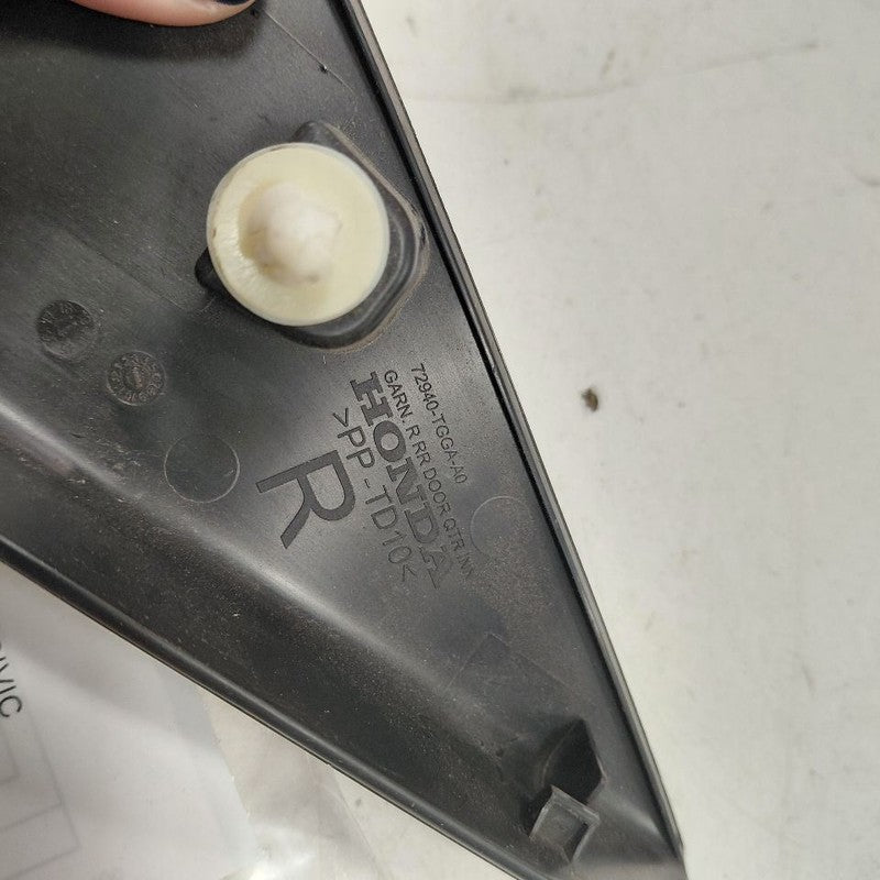 Honda Civic Window Corner Trim Right Passenger Side Rear 72940TGGAA0 2016 2017 2