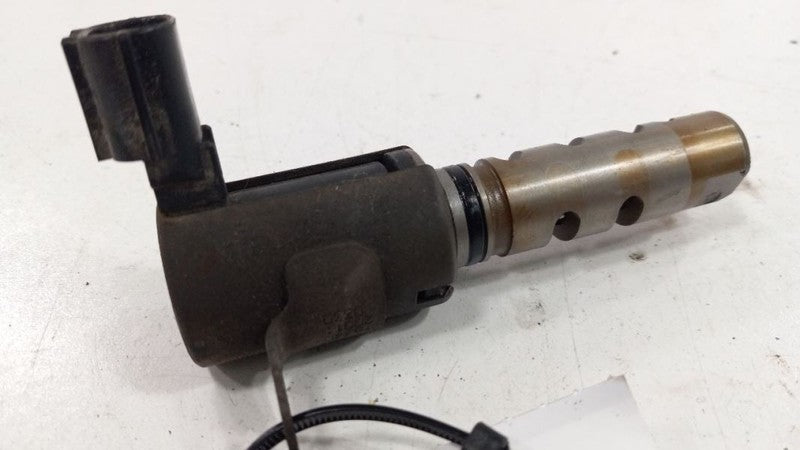 Lexus ES330 Variable Timing Gear Oil Control Valve Solenoid Cylinder H