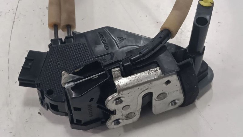 Nissan Rogue Door Latch Lock Left Driver Front  2014 2015 2016 2017 OE