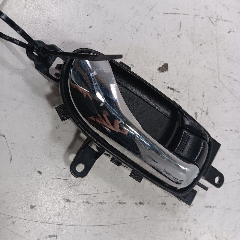 Nissan LEAF Door Handle Right Passenger Front Interior Inside  2013 20