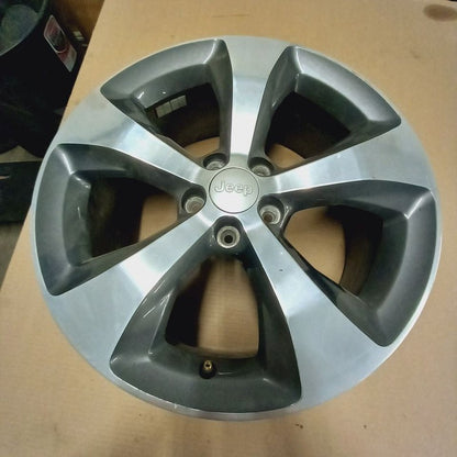 Wheel Rim 18x7 5 Spoke Polished Face With Gray Pockets Fits 19 Jeep Ch