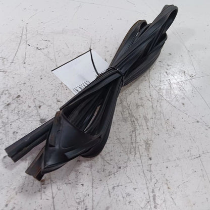 Legacy Outback Door Glass Window Seal Rubber Right Passenger Front  20