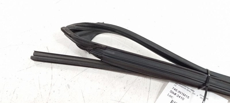 Infiniti Q50 Door Glass Window Seal Rubber Right Passenger Rear Back 2